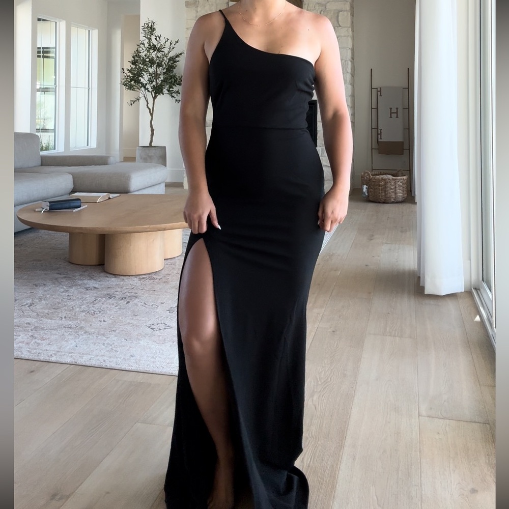 Black Maxi dress from Windsor 🖤